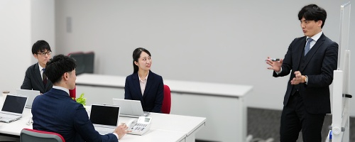 リーダーのためのコミュニケーション実践研修~新規開発・価値創造編(1日間)